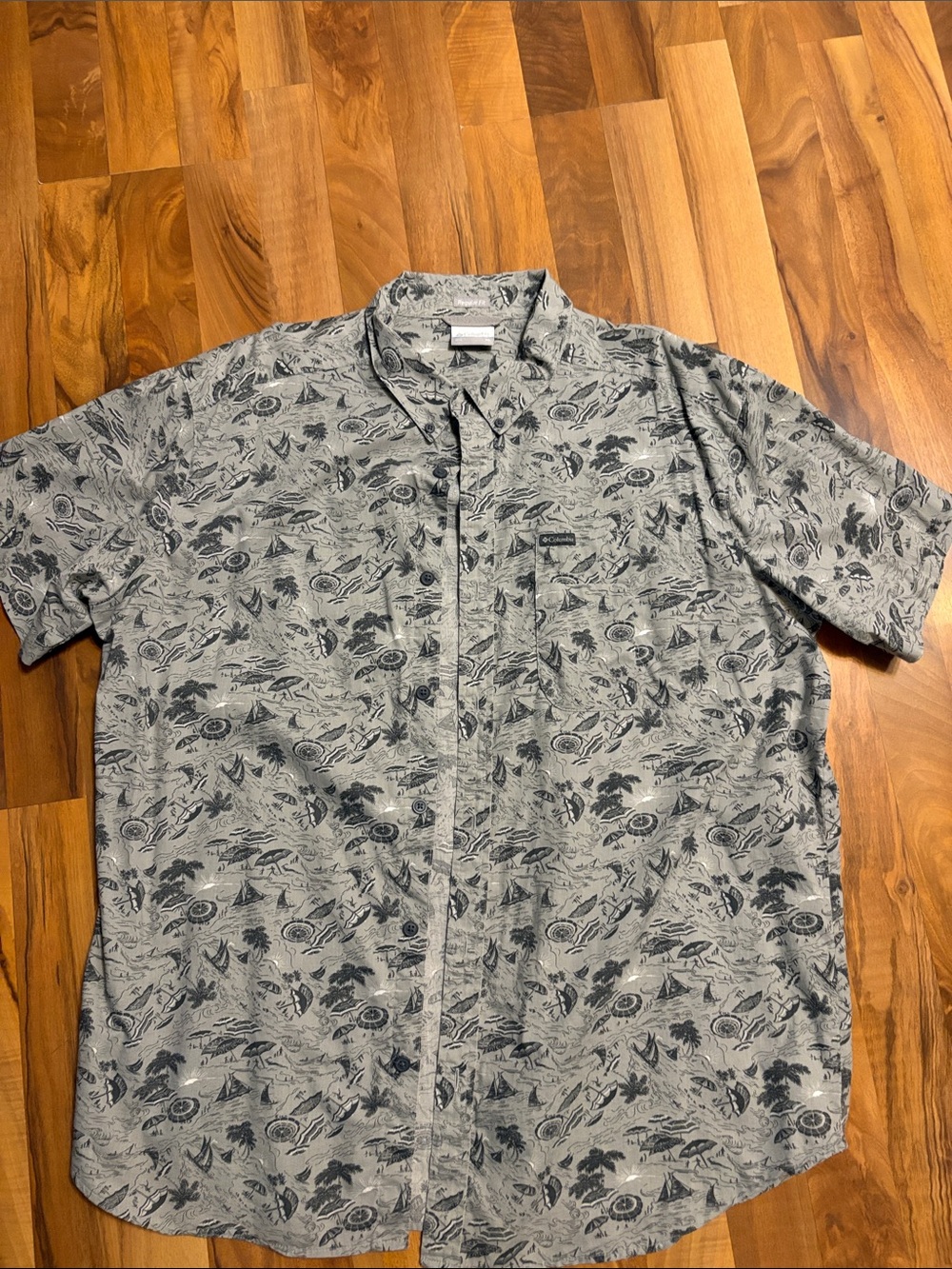 Columbia Light Gray Short-Sleeve Printed Button-Up Shirt